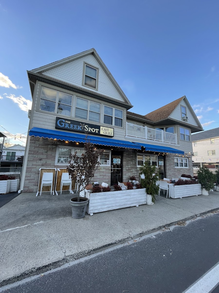 The Greek Spot Cafe & Grill-4
